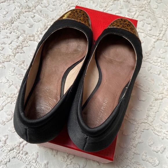 Donald Pliner Julie black crepe elastic with tortoise shell wedge heel size 9.5 - Picture 2 of 8